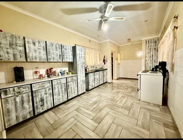 4 BEDROOM HOUSE FOR SALE IN VANDERBIJLPARK CE 4